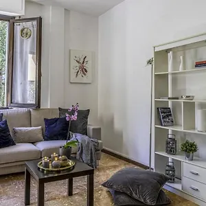 Appartement Cozy Roman With Parking